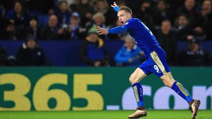 Jamie Vardy netted a stunning opener to help Leicester beat Liverpool 2-0