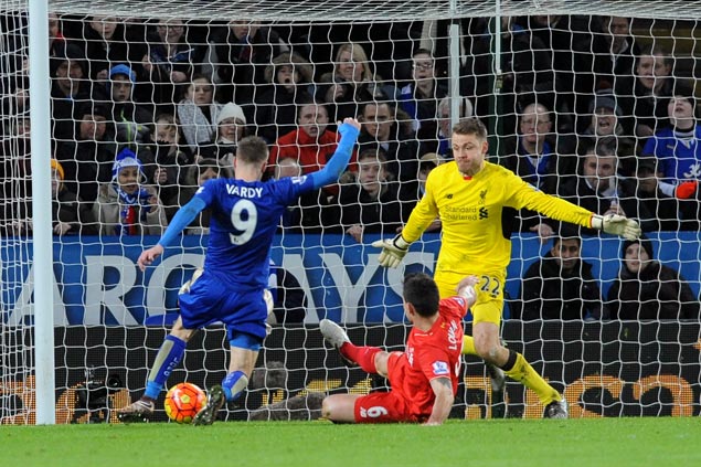 Jamie Vardy has brace as Leicester blanks Liverpool to keep Premier League lead