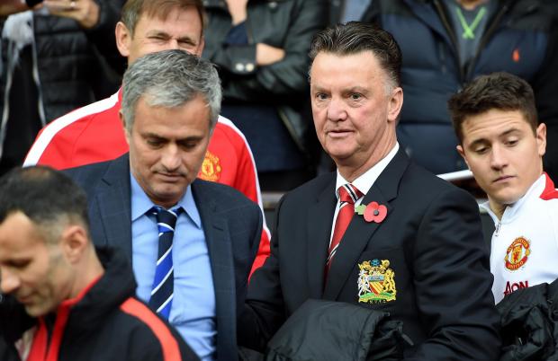 Van Gaal on way out? United hold talks with Mourinho