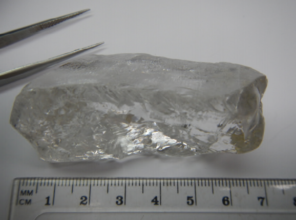 Lucapa Diamond Company
The 404-carat gem is 2.7 inches long and weighs 2.8 ounces