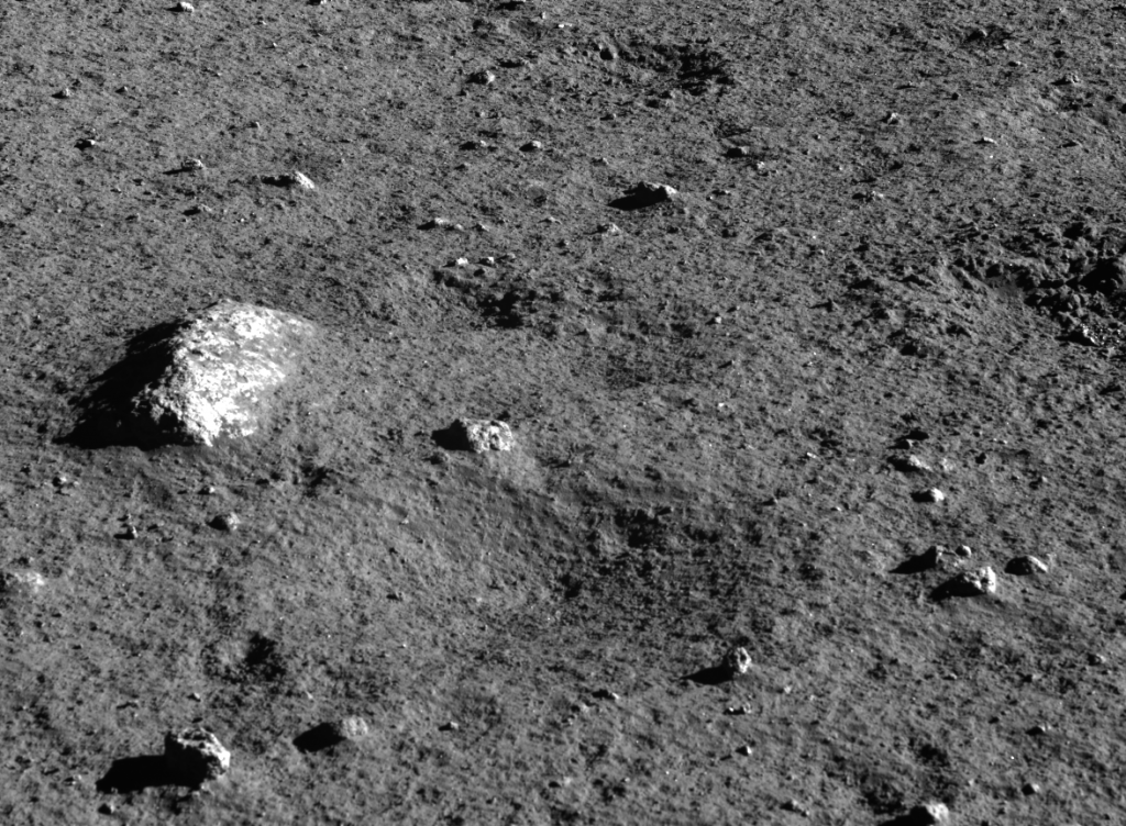 Lunar surface taken by Chang'e 3 cam