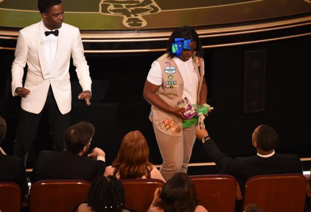 The actor used the Oscars platform to help his daughter sell Girl Scouts cookies