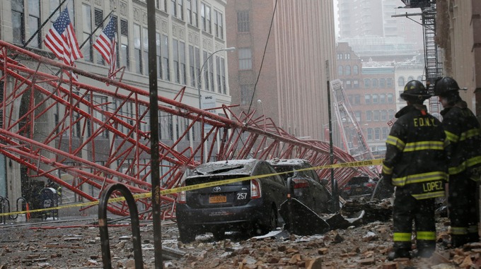 One killed in crane collapse in Manhattan