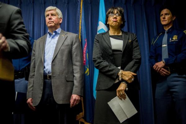 Gov. Rick Snyder left stands beside Flint Mayor