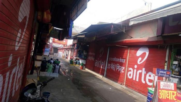 Most of the shops in Hira Market at Tikri Border remain closed due to protest