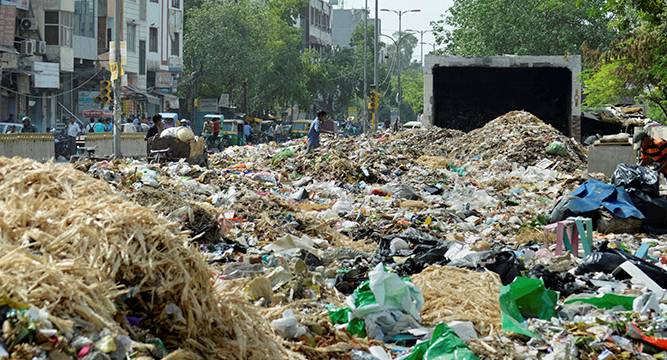 Garbage crisis in Delhi AAP BJP in blame game