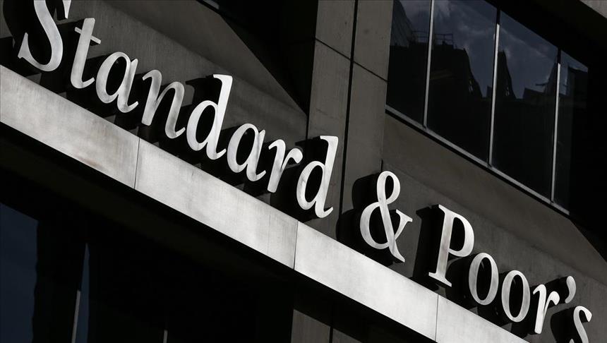 S&P lowers credit rating for five countries