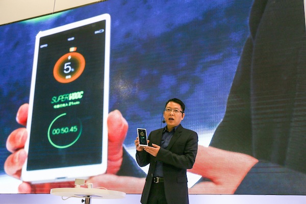 MWC 2016: Oppo unveils Super VOOC, claims to charge a phone in 15 mins