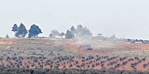 Turkey strikes PYD mulls ground offensive alarming US-Russia