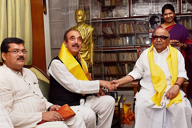 Congress leaders meet Karunanidhi