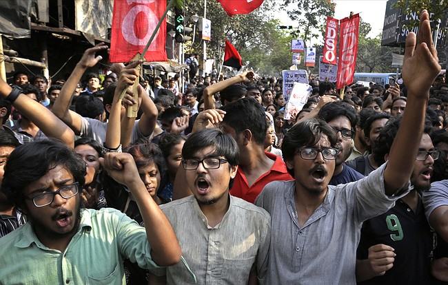 Lawyers clash with protesters in India over student's arrest