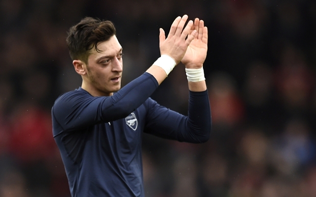 Spanish reports claim Mesut Ozil is considering leaving Arsenal