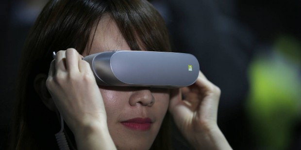 LG unveils smartphone with dual camera, virtual-reality set