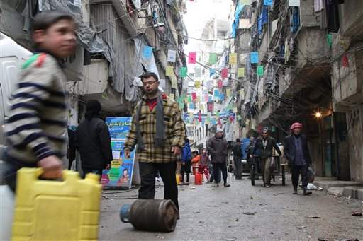 Syria: humanitarian aid convoys readied for starving civilians