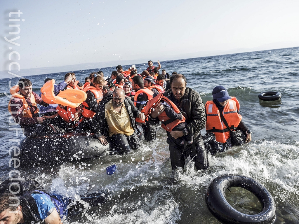 Syrian refugees arrive on the shores of Lesvos island