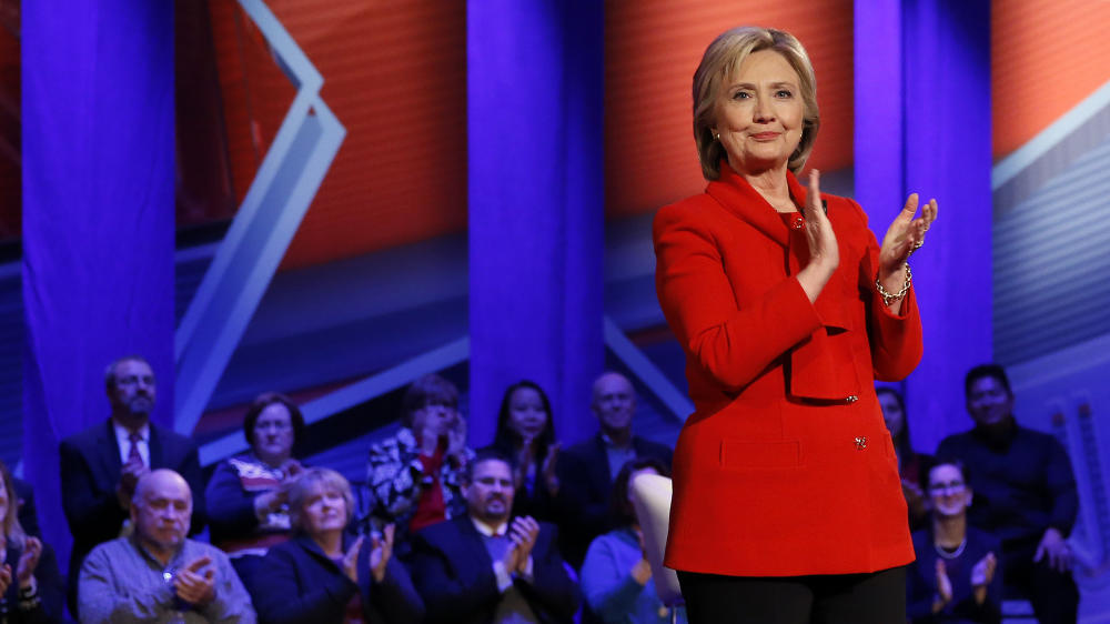 Democratic presidential candidate Hillary Clinton applauds after a CNN town hall at Drake University in Des Moines Iowa,on Monday