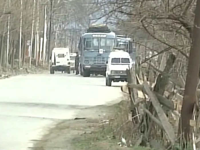 Unidentified gunmen fired on CRPF bus 7 CRPF jawans injured