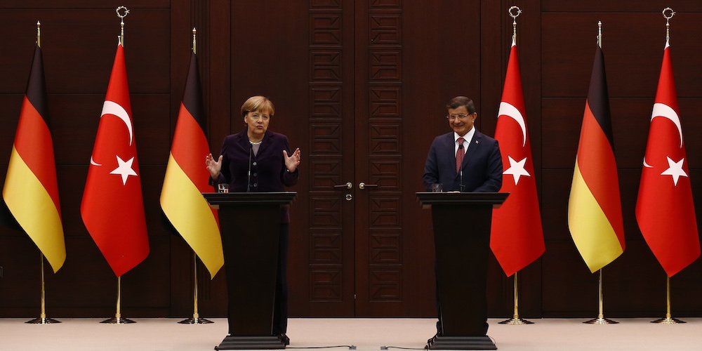 Merkel holds Turkey talks amid migrant drownings