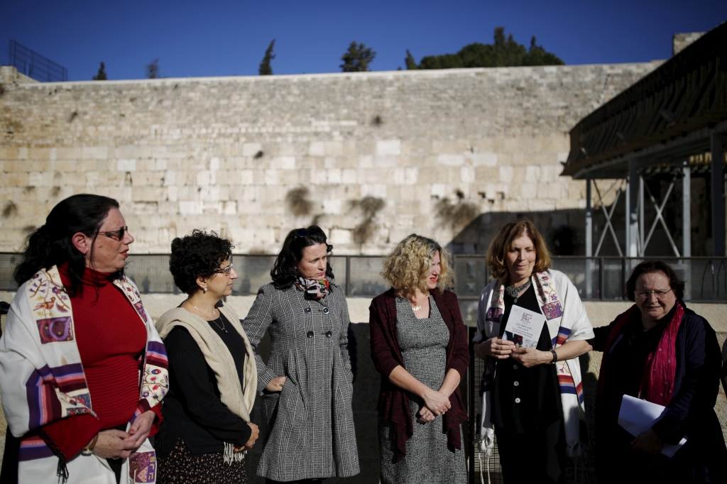 0131_western_wall_women_jerusalem