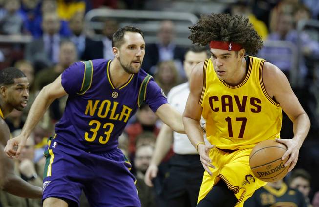 Report: Warriors might pursue ex-Cav Varejao