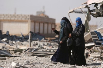 Women in al-Shadadi Hasaka province are among civilians venturing into the relative calm