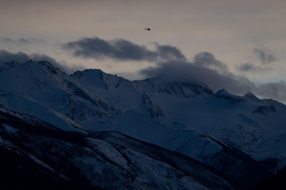 Avalanche in western Canada kills 5 snowmobilers