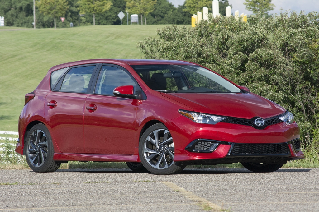 2016 Scion iM front 3/4 view