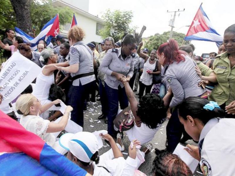 A Ladies in White protest was dispersed and dozens arrested hours before Obama arrived to Cuba