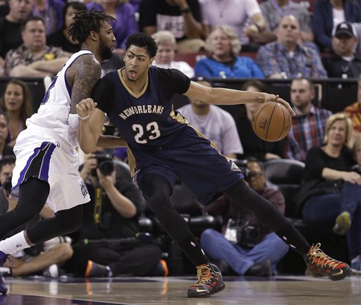 VIDEO: Pelicans F Anthony Davis leaves game vs. Blazers with knee injury