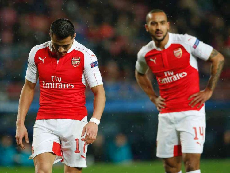 FC Barcelona v Arsenal- UEFA Champions League Round of 16 Second Leg- The Nou Camp Barcelona Spain- 16/3/16 Arsenal's Alexis Sanchez and Theo Walcott look dejected after the game Reuters  Albert Gea