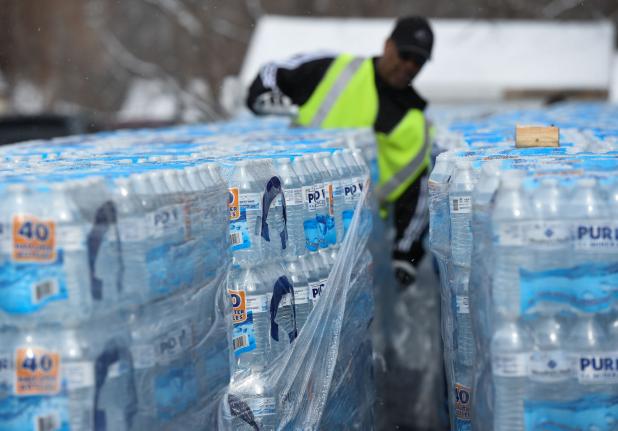 Two former Flint officials blame state and feds for water crisis