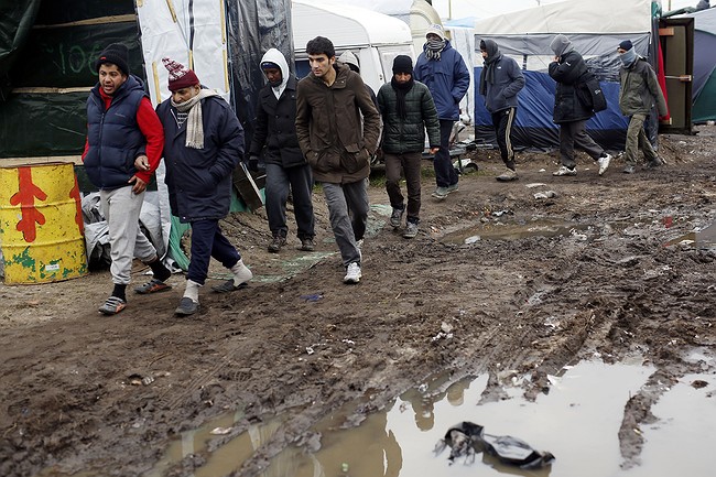 Calais 'Jungle': Court to rule on migrants facing eviction