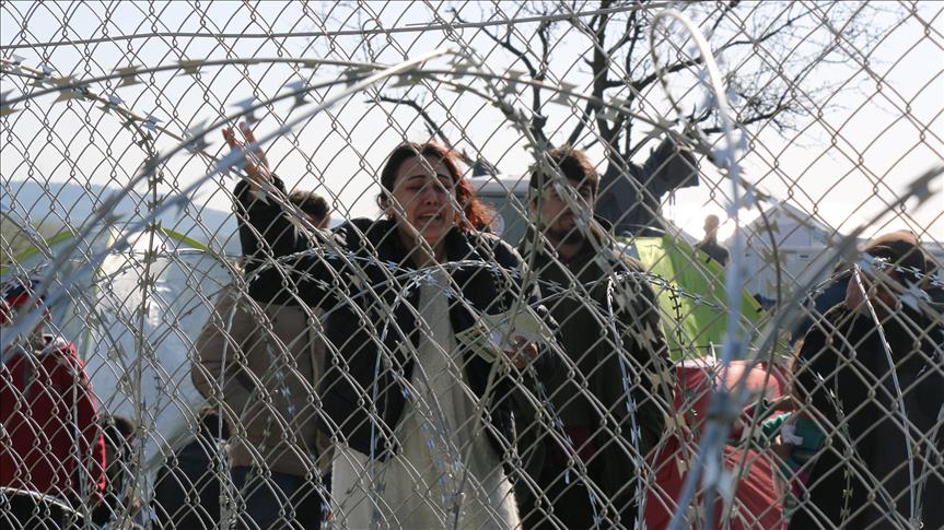 Limited number of refugees cross into Macedonia