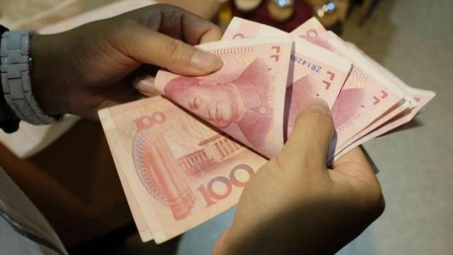 China's central bank fixes yuan at four-week low despite pledge