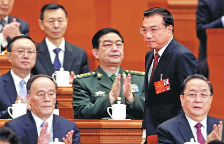 Premier Li Keqiang takes the stage to deliver the Government Work Report at the opening session of the annual National People’s Congress in the Great Hall of the People in Beijing on Saturday. Wu Zhiyi  China Daily