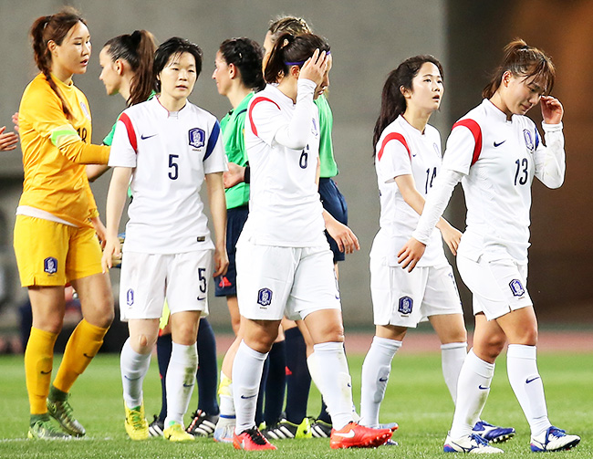 South Korean Olympic women's football team members look dejected as they leave the pitch after their 0-1 loss to China in Asian qualifying tournament at Nagai Stadium in Osaka Japan Monday