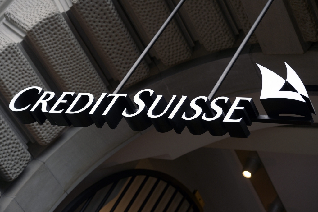 UPDATE 1-Credit Suisse steps up cost cuts in tough markets