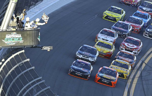 Hamlin uses daring move to give Joe Gibbs a Daytona 500 win