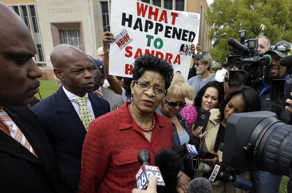 Geneva Reed-Veal mother of Sandra Bland talks with reporters outside the courthouse after former Texas state trooper Brian Encinia's arraignment hearing. Encinia who arrested Bland was arraigned on a misdemeanor perjury charge. (David J. Phillip