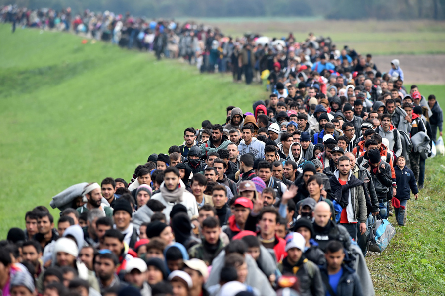 Hungary to increase border controls to stem flow of refugees