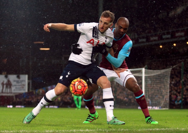 Harry Kane holds off Angelo Ogbonna during Tottenham