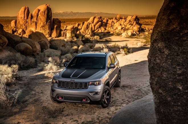 2017 Jeep Grand Cherokee Trailhawk Front End 03 660x438