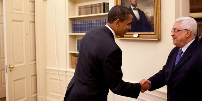 President Barack Obama welcomes Palestinian Authority President Mahmoud Abbas to the Oval Office