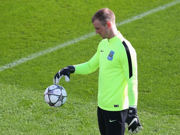 Joe Hart trains in the Manchester sunshine