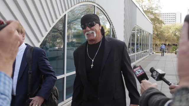 Hulk Hogan entering courthouse during Gawker trial