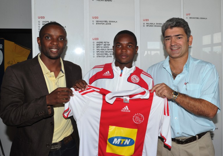 Edzai Kasinauyo with former Ajax Cape Town CEO George Comitis and Tafadzwa Rusike in 2010