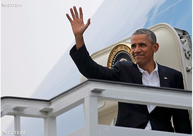 U.S. President Barack Obama waves from the door of Air Force One as he ends his visit to Cuba at Havana's international airport