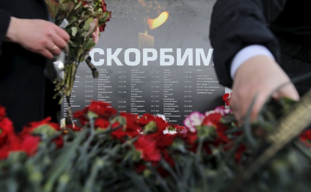 Russia mourns plane crash victims as investigation begins