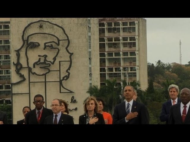 Obama and Kerry under the watchful eye of mass murderer Che Guevara