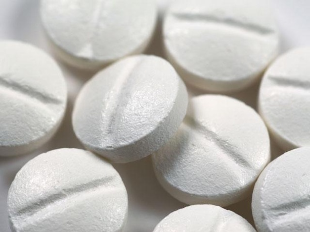 Daily aspirin slashes the risk of cancer: Even quarter of a tablet reduces the risk of bowel disease by 20%, study